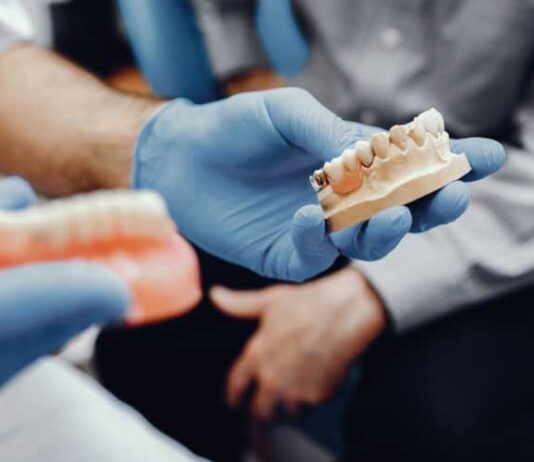 ฟันปลอมหลวม อันตราย ฟันปลอมหลวม