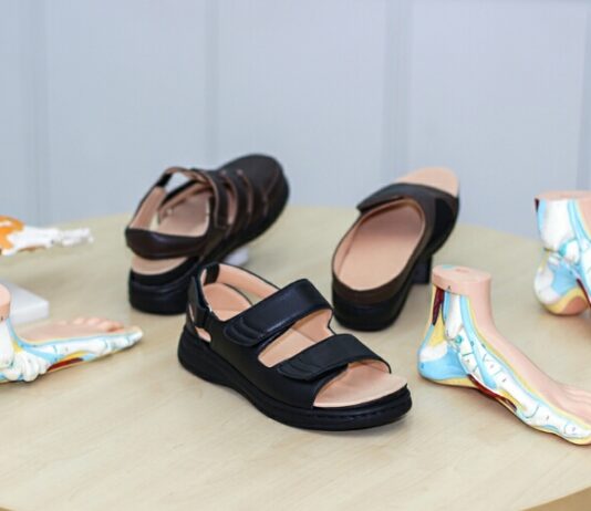 ปัญหาสุขภาพเท้าแก้ได้ แค่มีรองเท้าสุขภาพ รองเท้าสุขภาพ