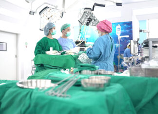 “10 โรคทรวงอกที่สามารถรักษาได้”โดยการผ่าตัดส่องกล้องแบบแผลเล็ก” โรคทรวงอก