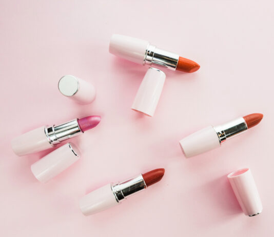 ลิปสติกที่ดีต้องมีคุณสมบัติอะไรบ้าง ลิปสติกที่ดีต้องมีคุณสมบัติอะไรบ้าง