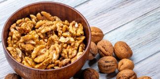 ถั่ววอลนัท มีประโยชน์อะไรบ้าง ถั่ววอลนัท มีประโยชน์อะไรบ้าง