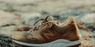 รองเท้าที่เหมาะกับผู้สูงอายุ Photo elderly shoes