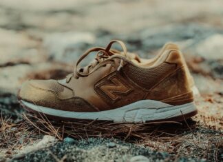 รองเท้าที่เหมาะกับผู้สูงอายุ Photo elderly shoes