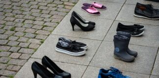 คู่มือเลือกรองเท้าสำหรับพยาบาล: การเลือกที่เหมาะสมและสะดวกสบาย Photo shoe selection guide for nurses