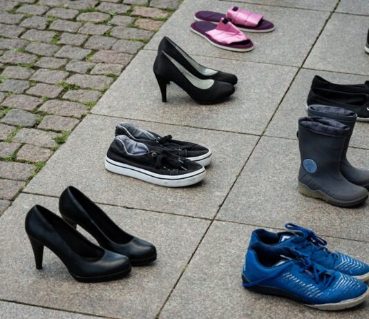 คู่มือเลือกรองเท้าสำหรับพยาบาล: การเลือกที่เหมาะสมและสะดวกสบาย Photo shoe selection guide for nurses