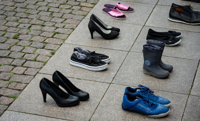 Photo shoe selection guide for nurses