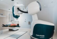 การผ่าตัดด้วยหุ่นยนต์: ประสิทธิภาพและความปลอดภัย Photo robotics surgery