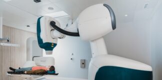 การผ่าตัดด้วยหุ่นยนต์: ประสิทธิภาพและความปลอดภัย Photo robotics surgery